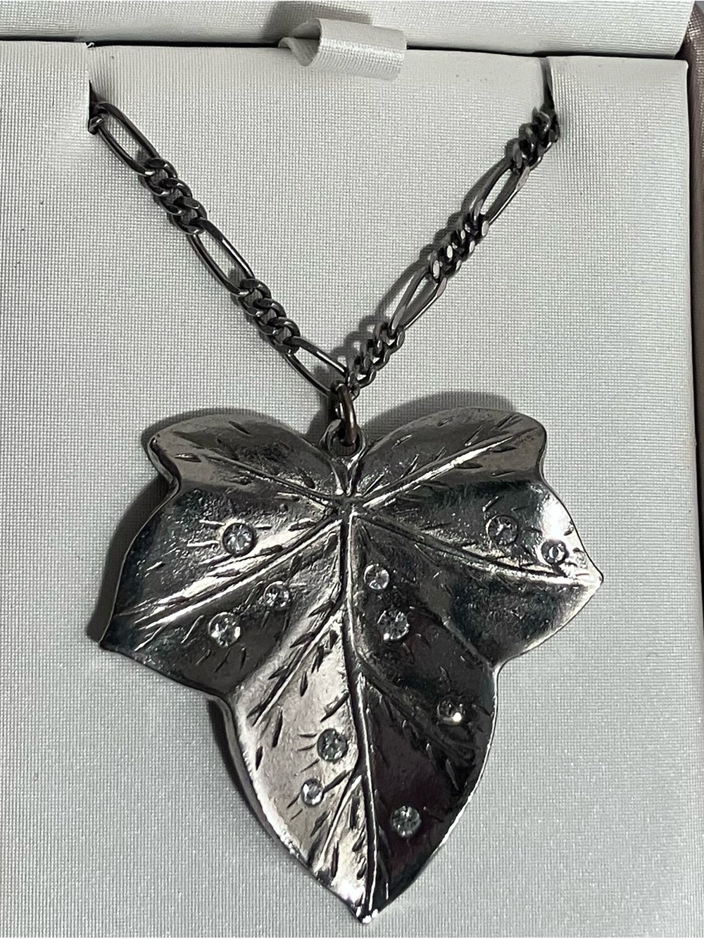 Vintage TOMMASSINI Silver-Plated LEAF WITH CRYSTALS Necklace / 16 Inch Figaro